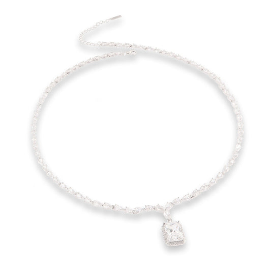 Bogata srebrna ogrlica z obeskom