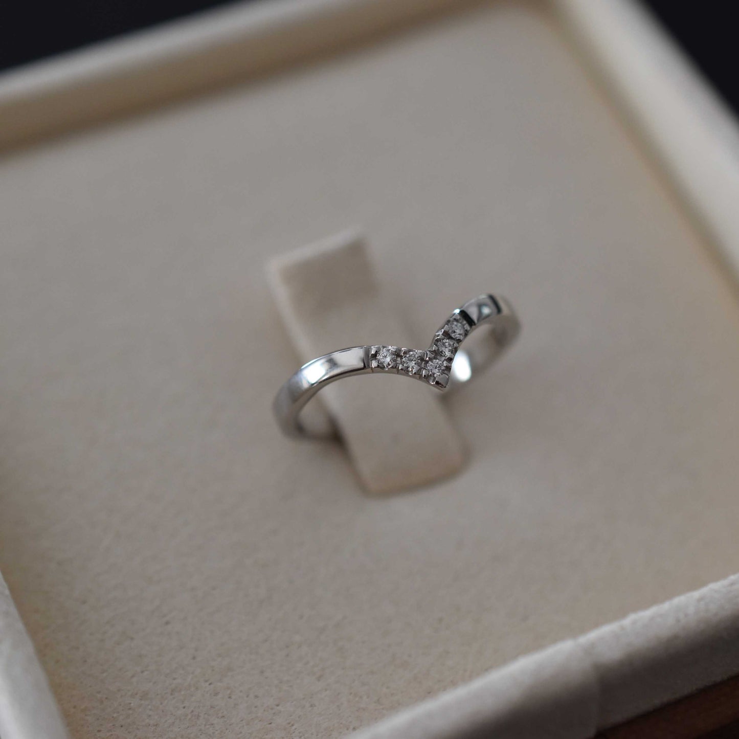 Zlati prstan z diamanti STACKING RING, art. DNR550