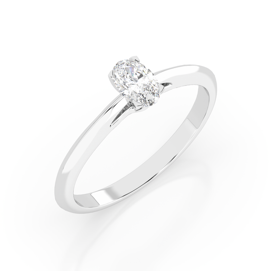 Zaročni prstan iz belega zlata z ovalnim naravnim diamantom