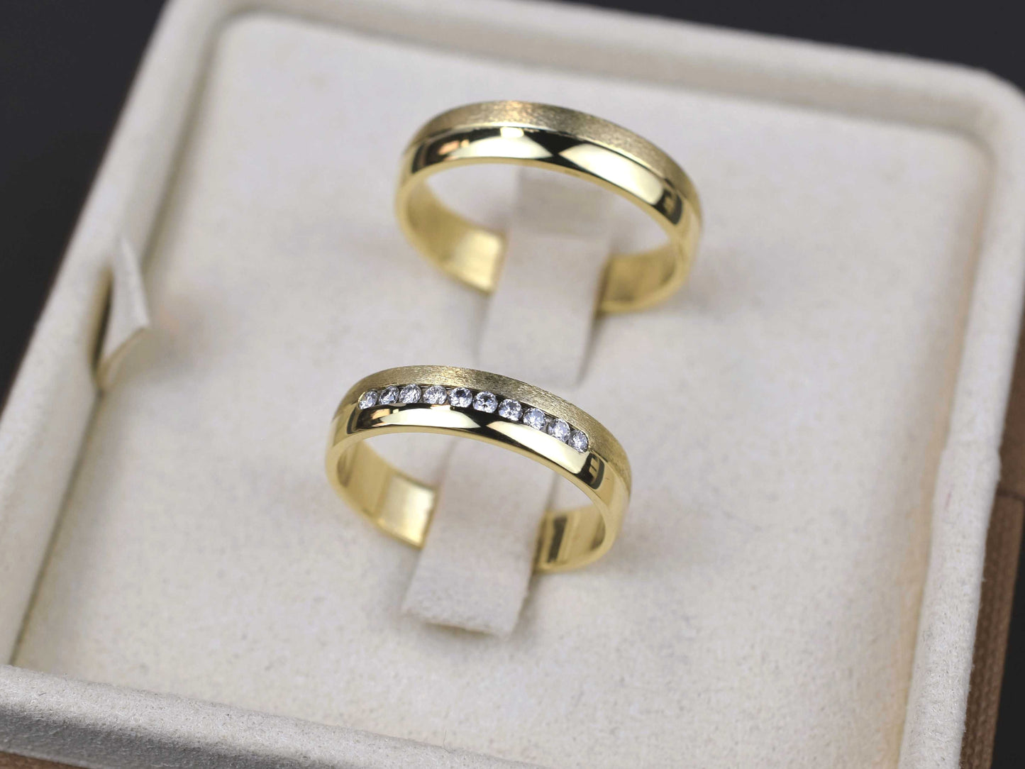 Zlati poročni prstani