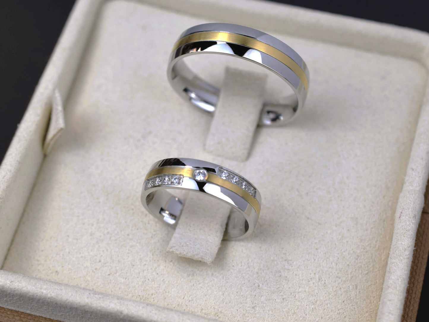 Zlati poročni prstani, belo in rumeno zlato, art. PP60