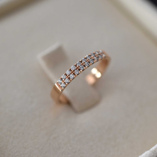 diamantni prstan iz rdečega zlata