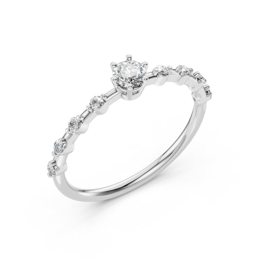 Zaročni prstan iz belega zlata z okroglim naravnim diamantom in stranskimi diamanti