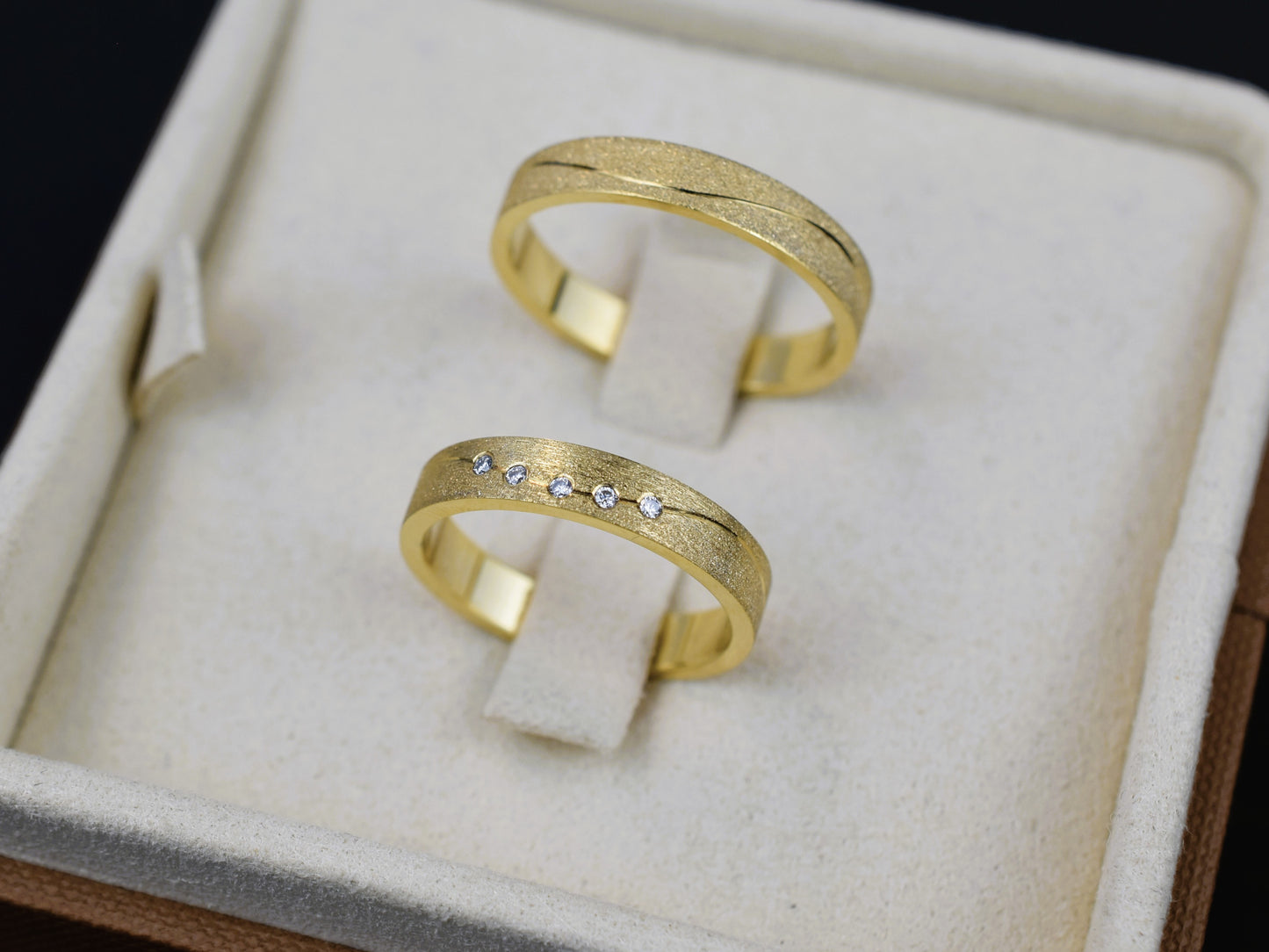 zlati poročni prstani - rumeno zlato