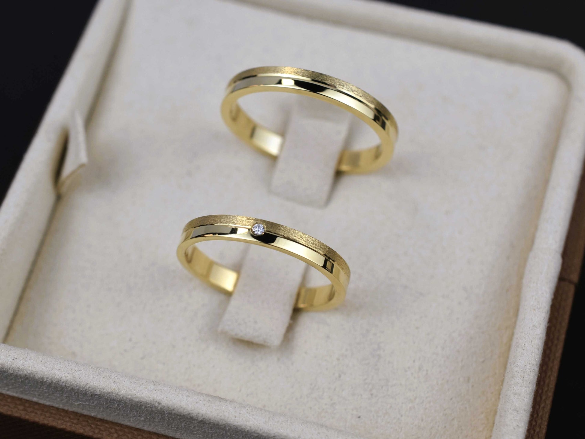 Zlati poročni prstani - rumeno zlato