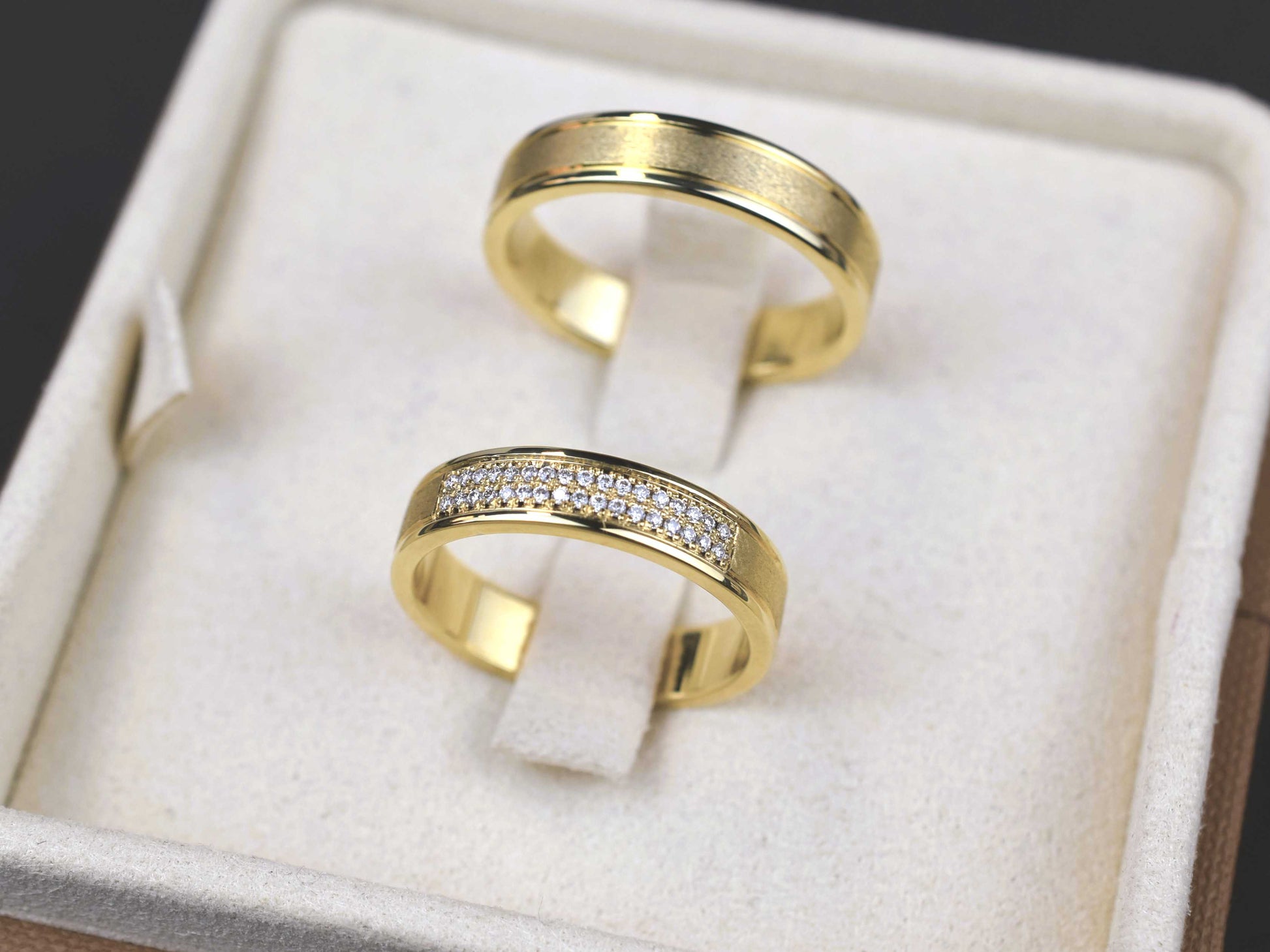 Zlati poročni prstani - rumeno zlato