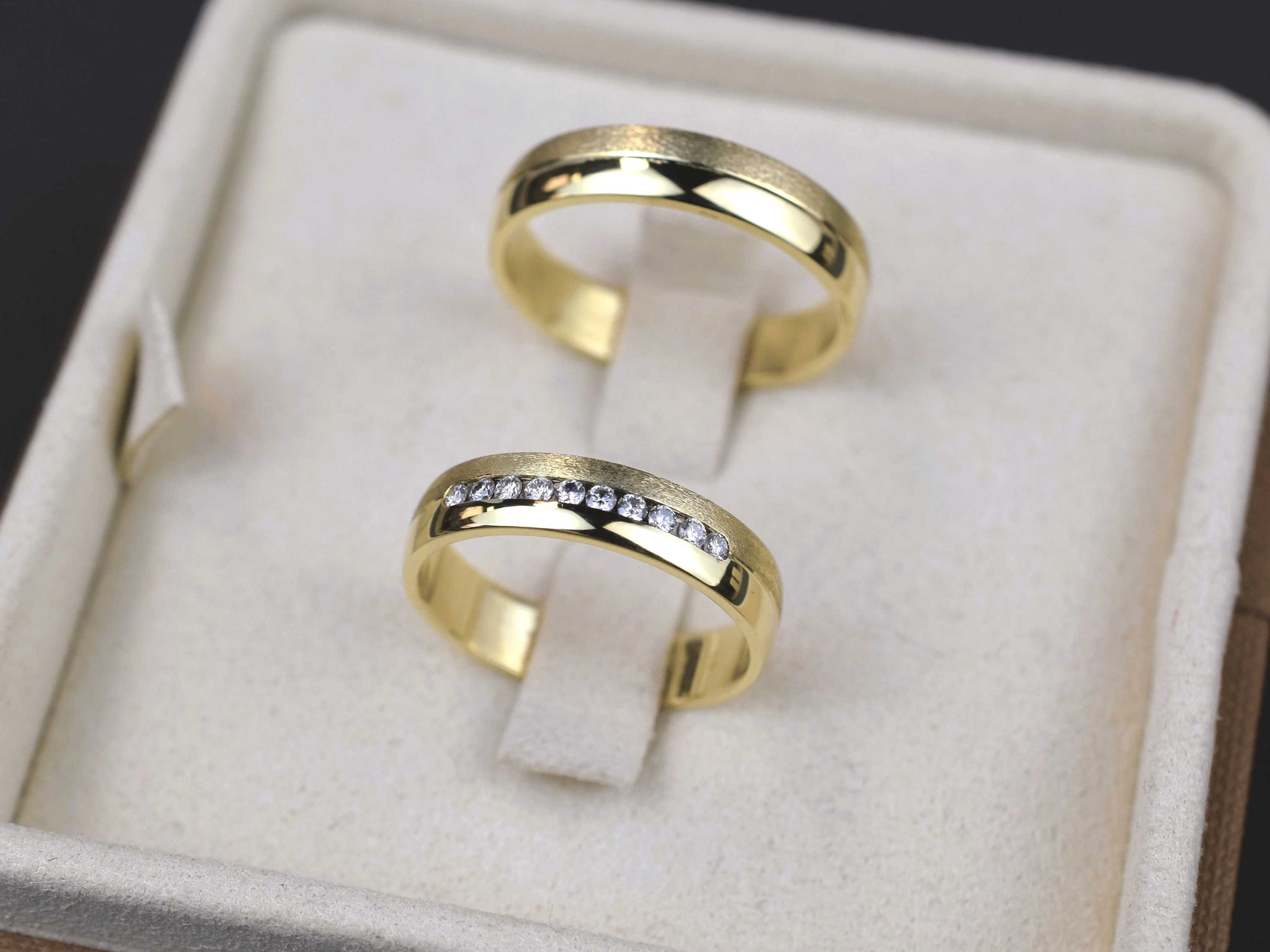 Zlati poročni prstani