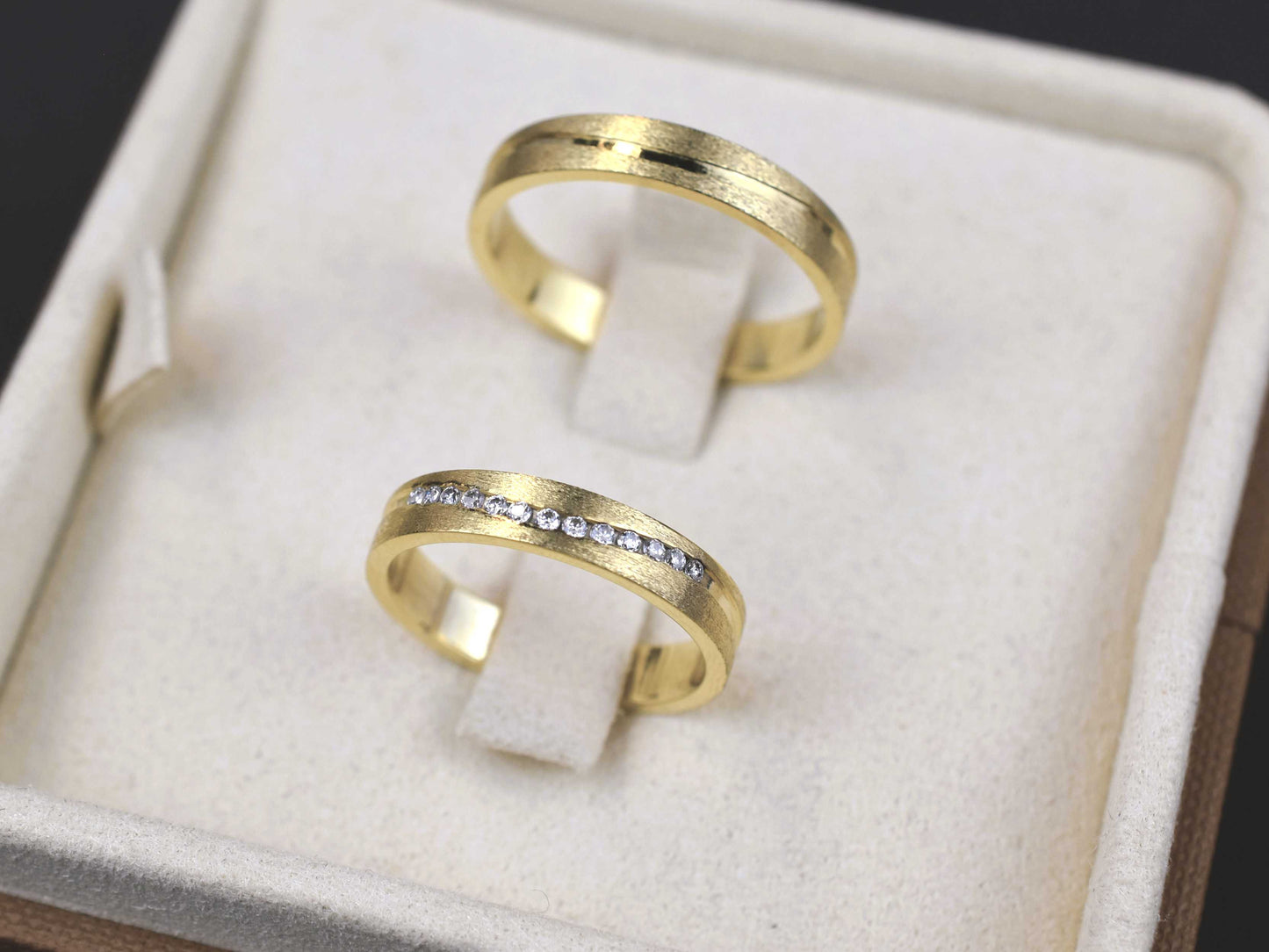 Zlati poročni prstani