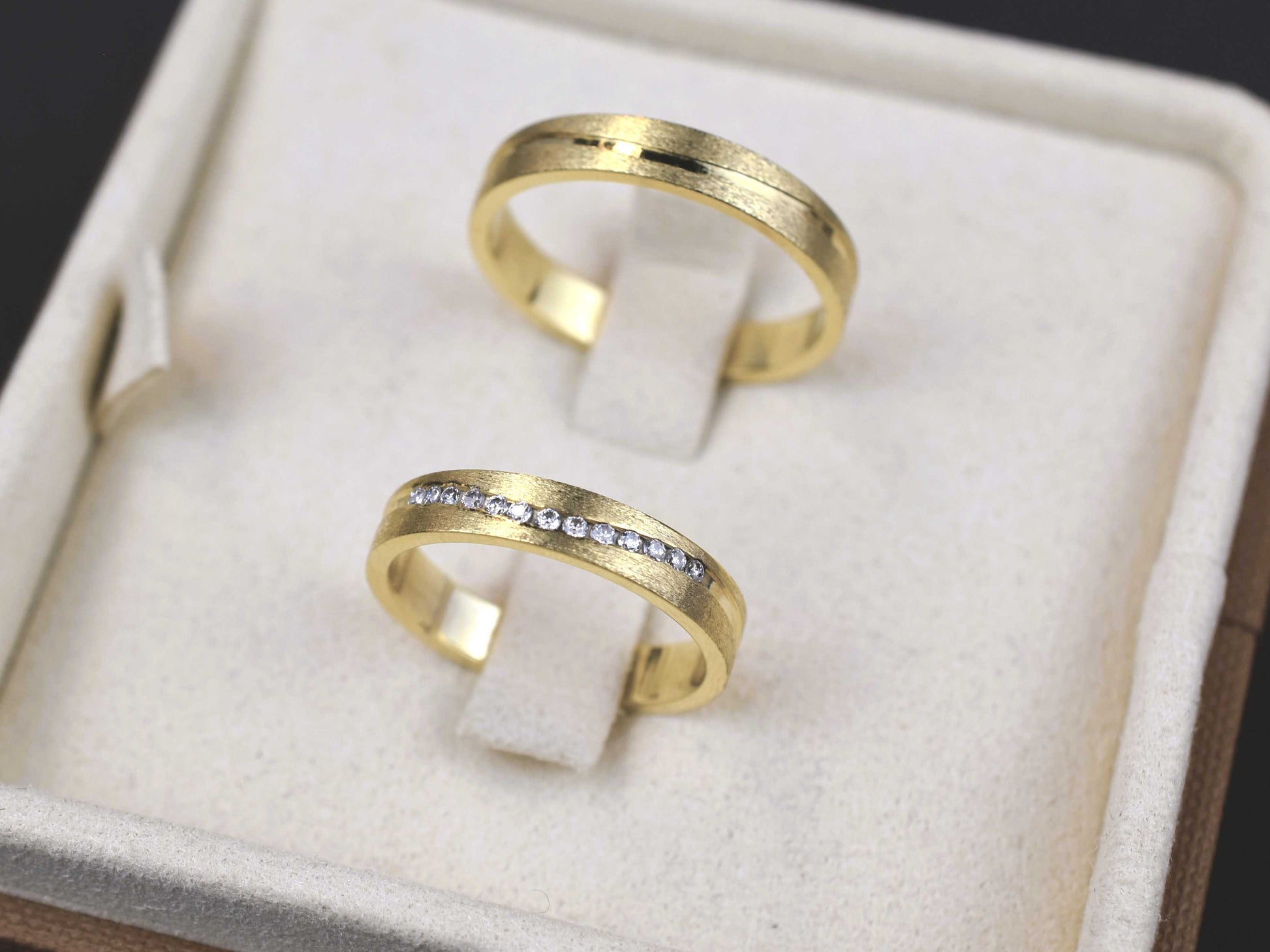 Zlati poročni prstani