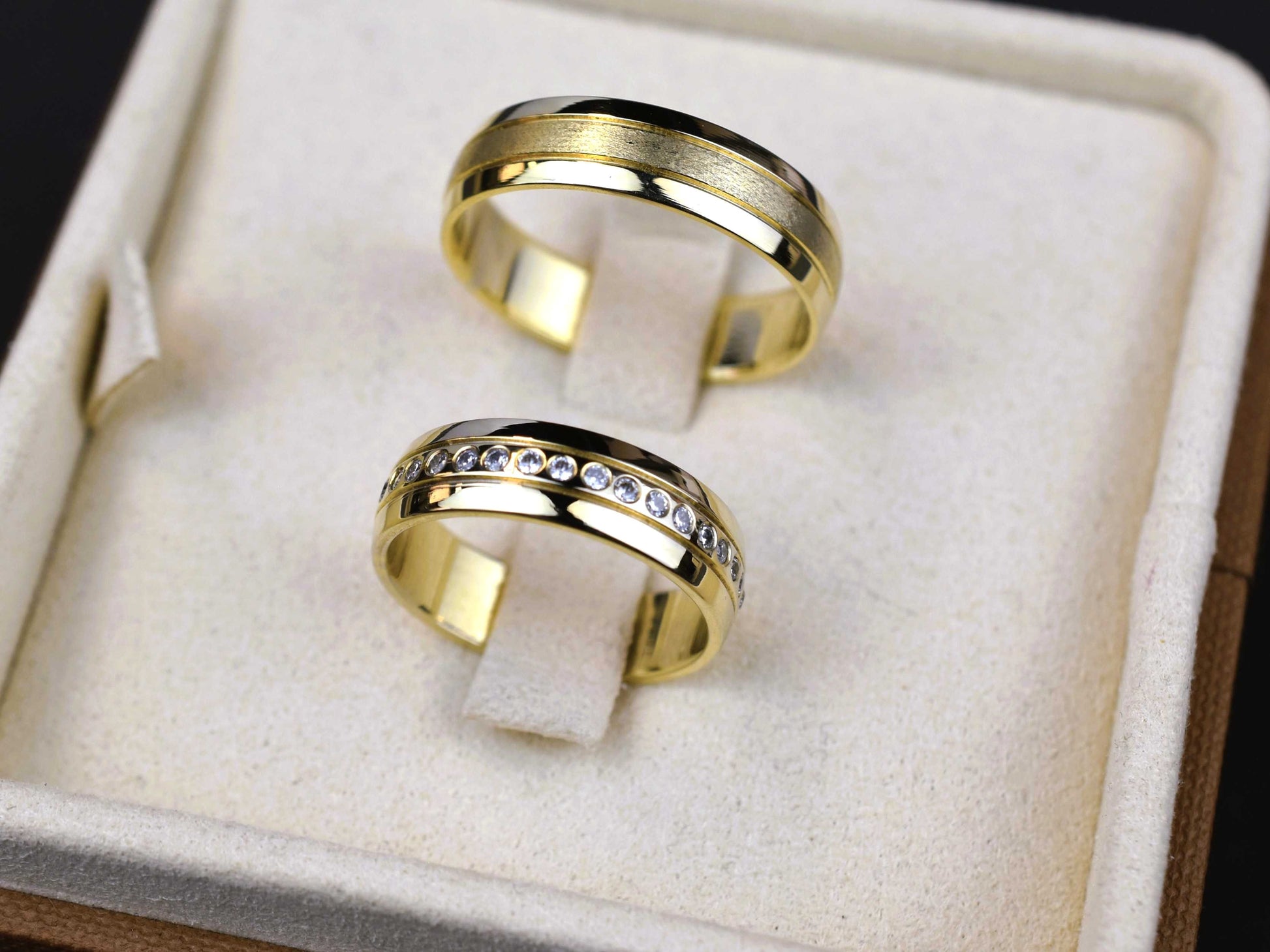 Zlati poročni prstani - rumeno zlato