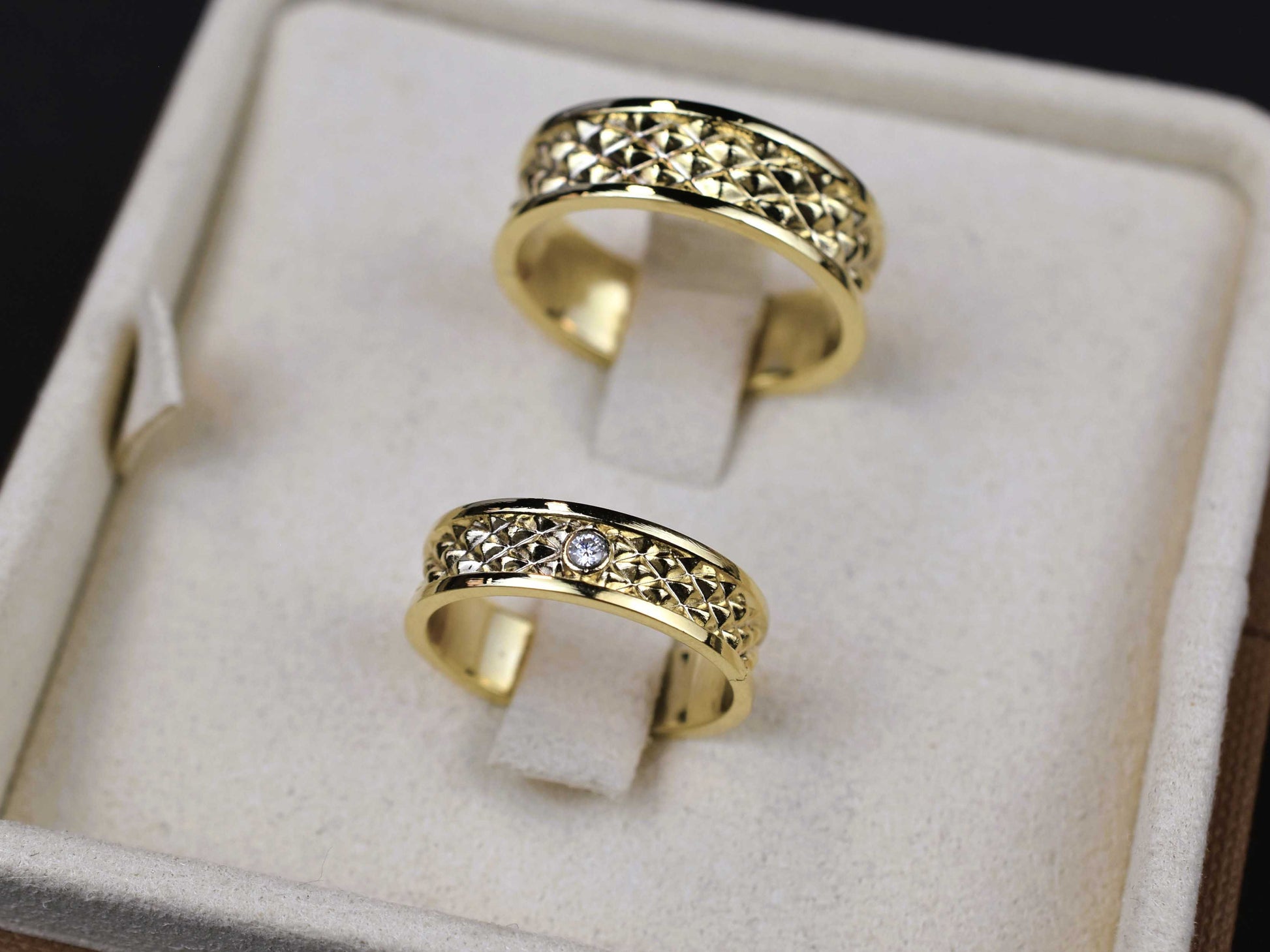 Zlati poročni prstani