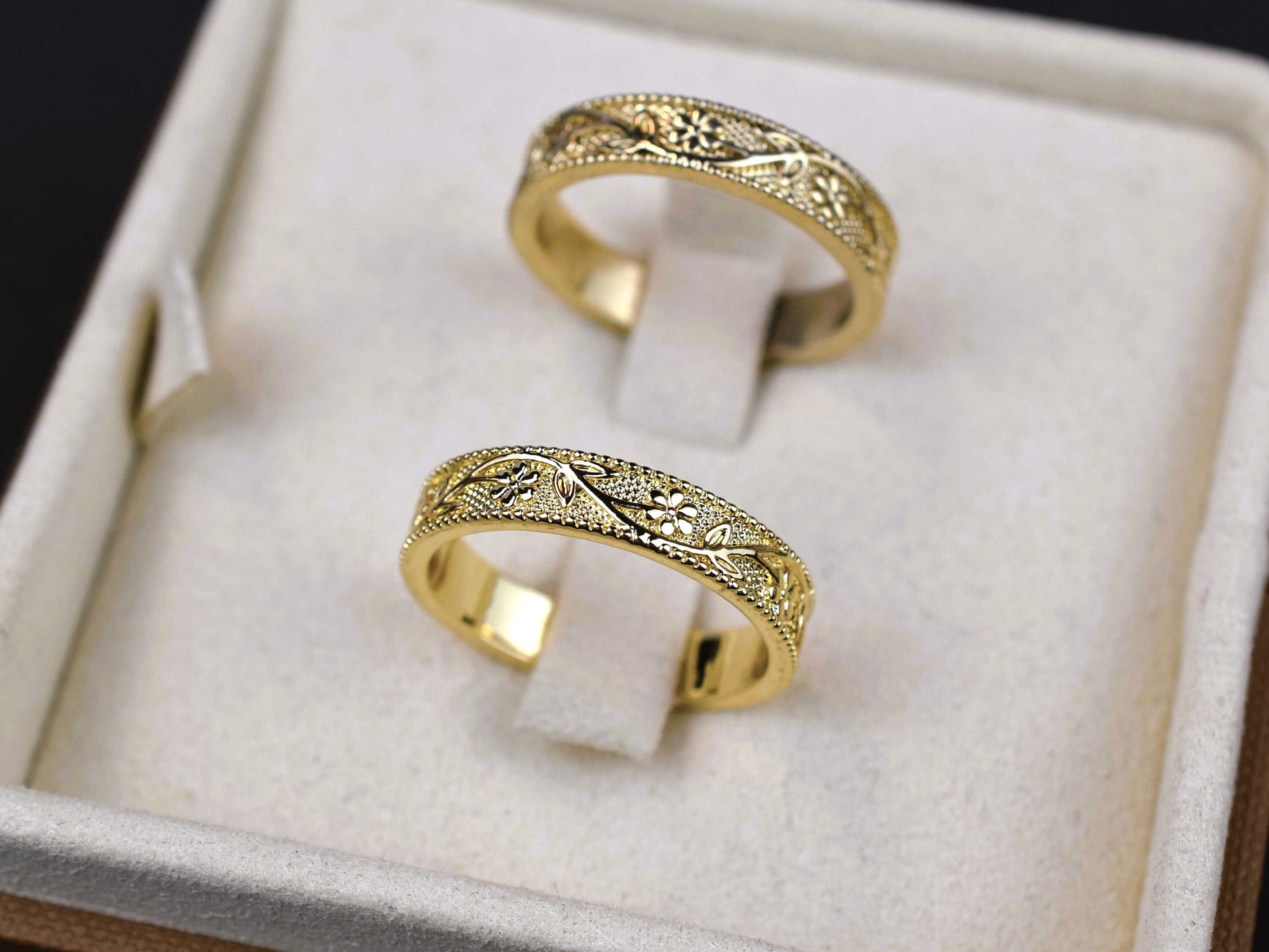 Zlati poročni prstani - rumeno zlato