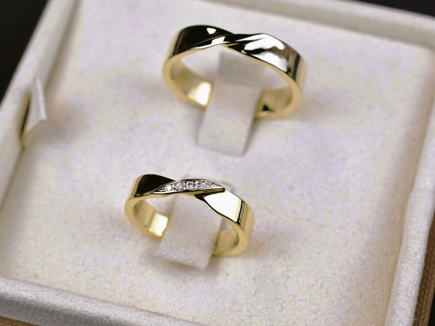 Zlati poročni prstani