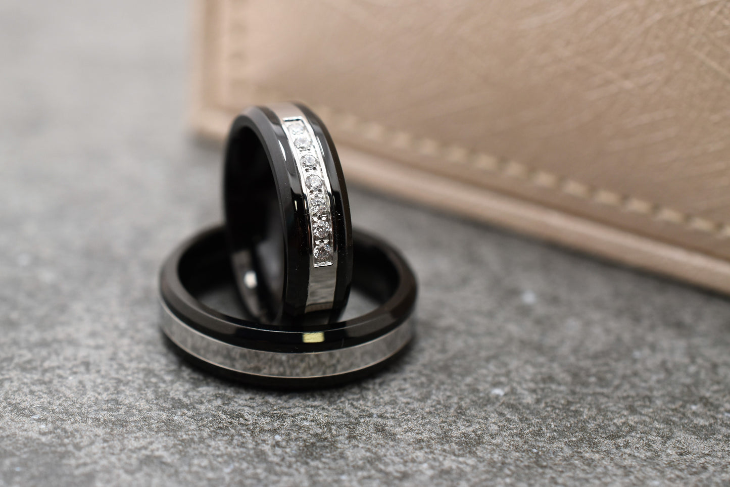 Jekleni poročni prstani JP102