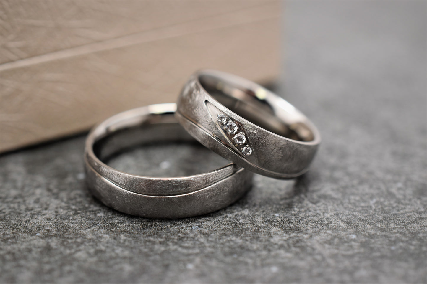 Jekleni poročni prstani JP106