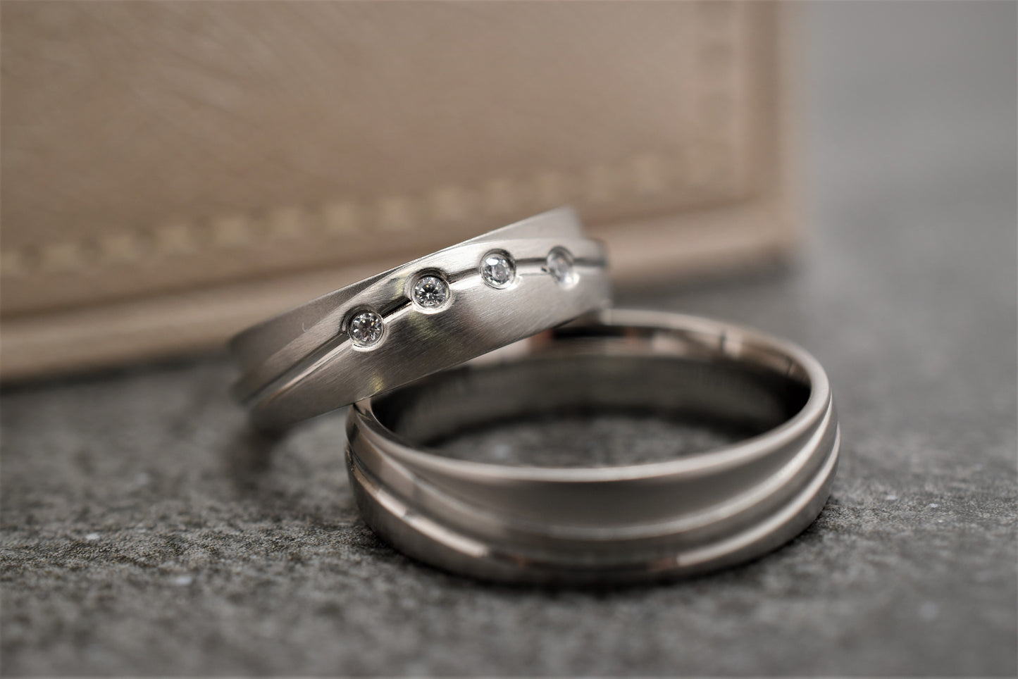Jekleni poročni prstani JP111