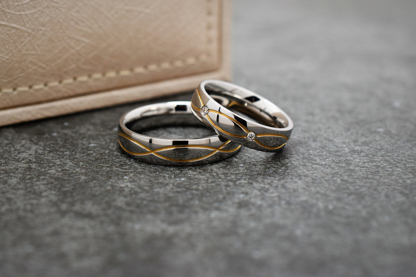 Jekleni poročni prstani JP108