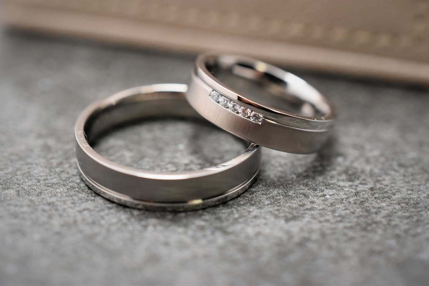 Jekleni poročni prstani JP116