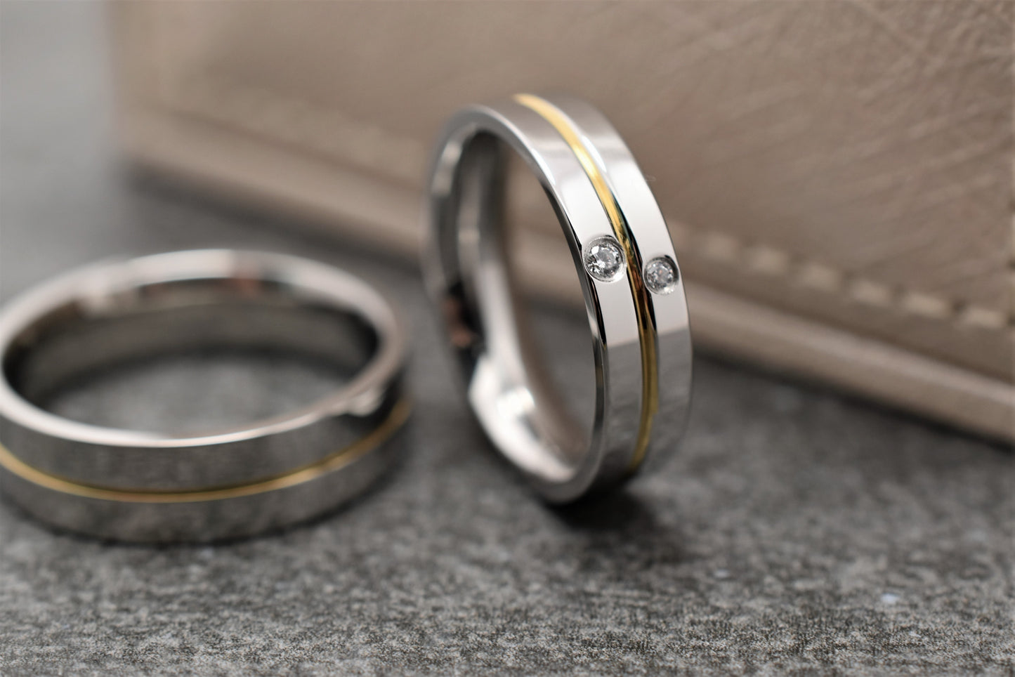 Jekleni poročni prstani JP117