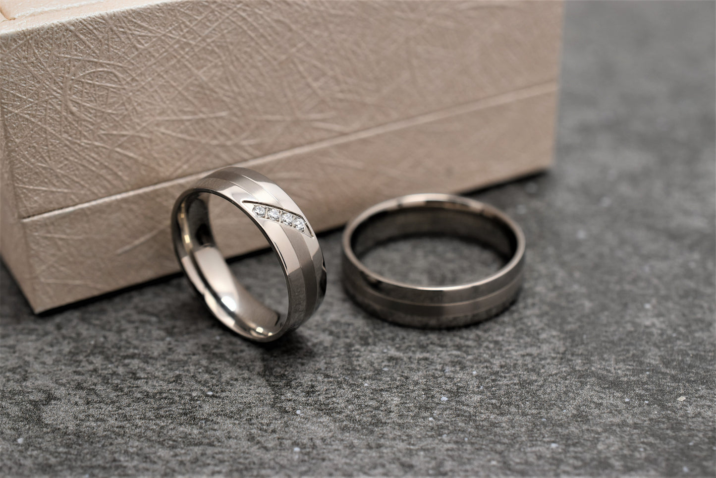 Jekleni poročni prstani JP118