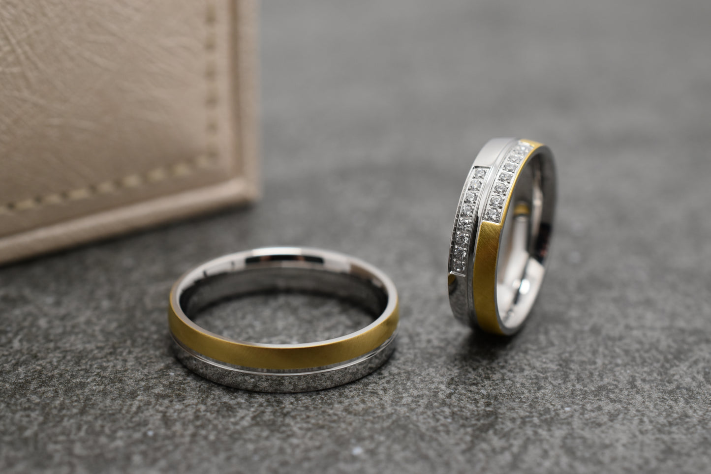 Jekleni poročni prstani JP123